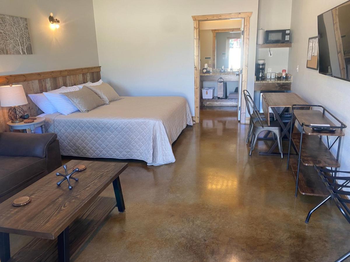 The Woods Lodging Kingston Room photo